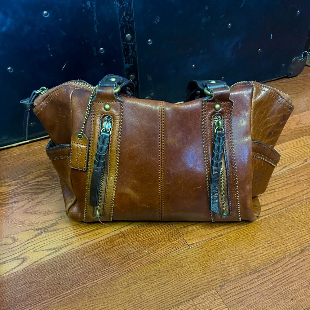 Clarks vintage brown leather handbag. Beautiful unique design.